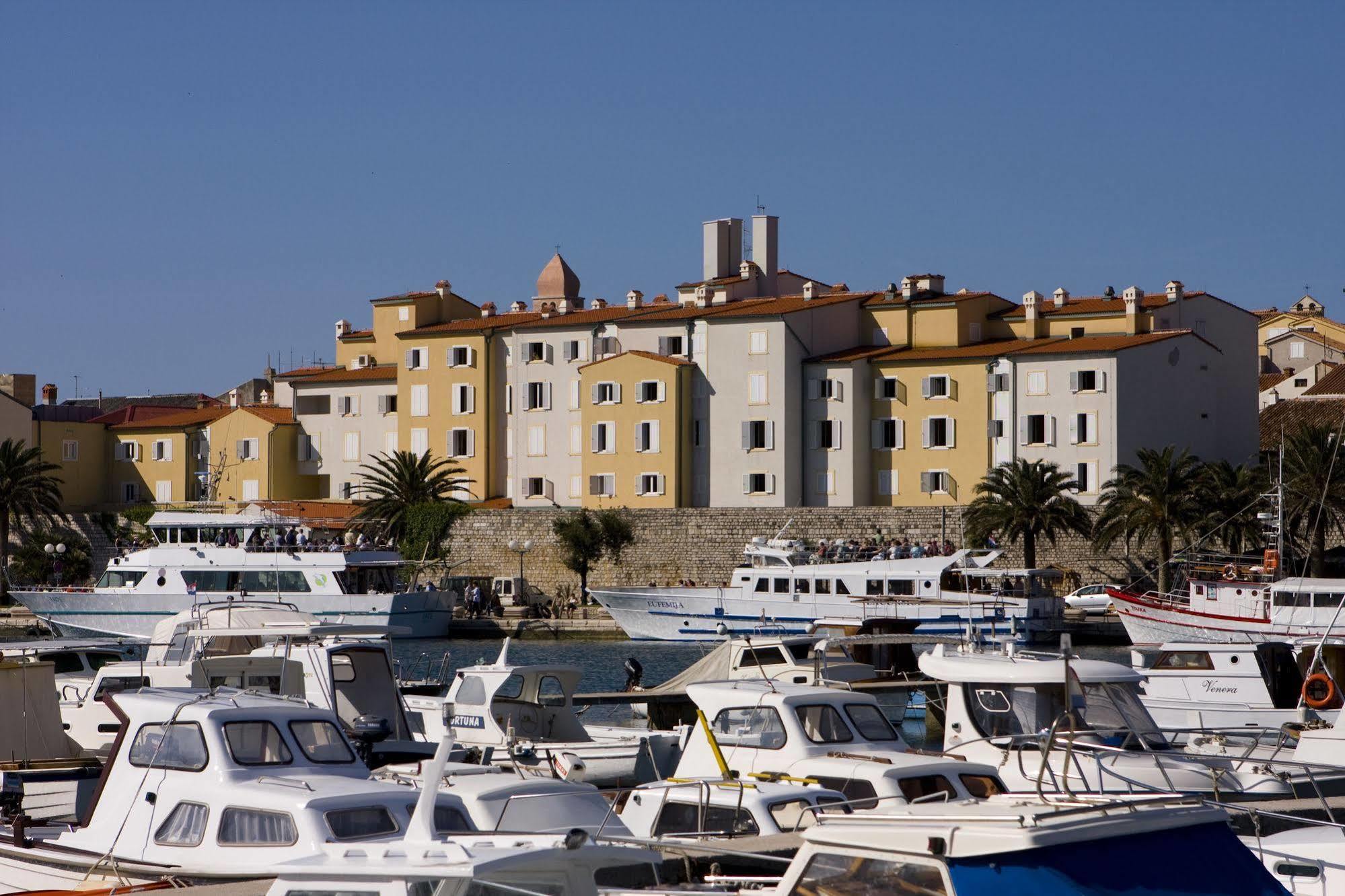 International 3* Rab Town